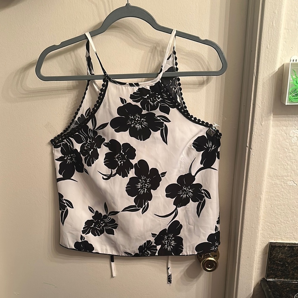 Chic Black Floral Women's Tank Top